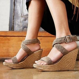Stuart Weitzman "Alex Swamp Crochet" Size 7M Wedge Sandals